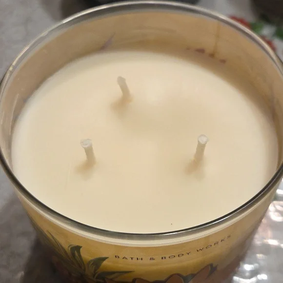 Nwt Coconut Piña Colada 3-Wick - Picture 3 of 4